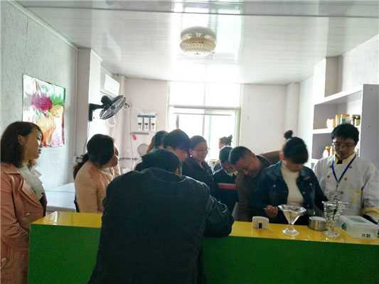 魅力小吃培訓(xùn)學(xué)員特色風(fēng)味奶茶實(shí)踐現(xiàn)場(chǎng)案例
